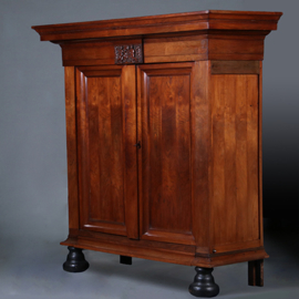 Palissander Pastoorskast in een prachtige  zonnige kleur Ca 1700 (No.431530)