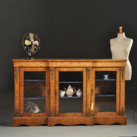 Antieke kast /  Blonde noten vitrine Credenza met breakfront ca. 1890 met originele ontwerptekening (No.430614)