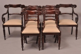 Antieke eetkamerstoelen / 8 Victoriaanse stoelen waarvan 2 met armleuningen de zittingen... (No.473615)