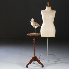 Antieke wijntafel / bijzettafels / Gueridon ca 1900 in noten met opengewerkt messing hekje (No.880210)