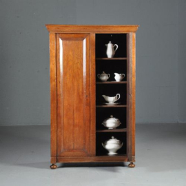 Antieke kast / Meidenkast uit de tijd van de Drentse pastoorskasten ca. 1700 eikenhout (No.412621)