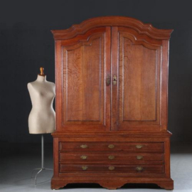 Antieke kast / Limburgs kabinet ca. 1790 in eikenhout doorleefde oude kleur (No.431164)