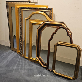Net binnen 30 jonge en vintage spiegels van 30 tot  250 Euro (No.290900)