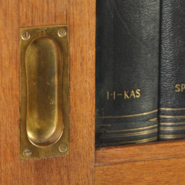 Antieke kast / Hoge art deco boekenkast met 3 schuifdeuren  met 9 facetgeslepen ruitjes (No.155112)