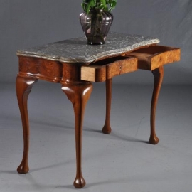 Antieke bijzettafels / wandtafel notenhout met wortelnoten ca. 1900 met 2 laden (No.840392)