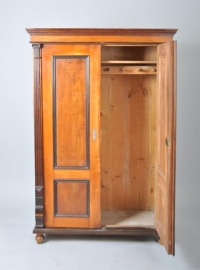 antieke kast / Notenhouten 2-deurskast /garderobekast met gecanneleerde stijlen ca. 1880 (No.86549)