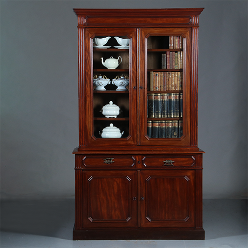Franse Boekenkast bibliotheekkast of servieskast  ca 1875 die ook als servieskast wil functioneren (No.310805)