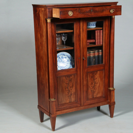 Kleine Empire boekenkast ca 1815 in mahonie met bloemmahonie (No.452455)