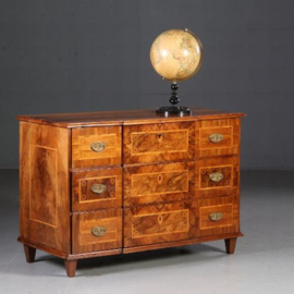 Antieke kast / 18e eeuwse commode met breakfront met fraai inlegwerk (No.632020)