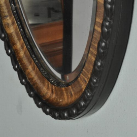 Antieke spiegels / Grote Engelse spiegel, ovaal ca. 1900 met bewerkte rand  (No.520601)