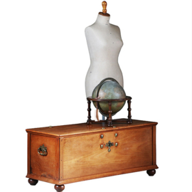 Kleine koloniale kist ca 1800 djatihout met bronzen beslag (No.280310)