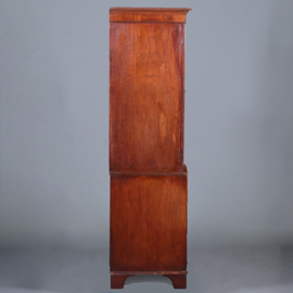 Zeer strak Engels Kabinet in fraaie lichtere mooi verouderde kleur ca 1800 (No.421015)
