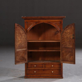 Antieke kasten / Tafelkastje of wandkastje in kastanje met toogdeuren en laden ca. 1835 (No.661752)