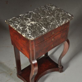 Antieke kast / Kleine trumeau of commode ca. 1825 met drie laden  en geaderd grijs marmer (No.511859)