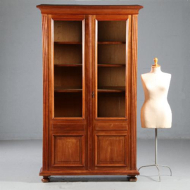 Antieke kasten /  Strakke 19e eeuwse 2-deurs boekenkast in mahonie (No.840147)