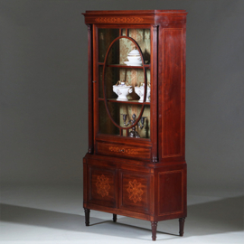 Franse Vitrine met lade en gesloten deurtje prachtig ingelegd verstelbare planken ca. 1875 (No.270110)