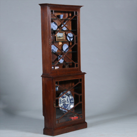 Bijzonder ondiepe vitrine kast met geslepnglas en 8 verstelbare planchettes ca 1865 (No.431560)