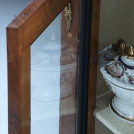 Credenza vitrine met 3 beglaasde deuren ca 1870 notenhouten fraaie nerf (No.230220)