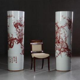 Antiek varia / Stel manshoge  Chinees porseleinen vazen 1935 Jingdezhen ijzerrood decor (No.560565)