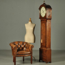 Antieke klokken / Staandhorloge / Halklok / Grandfather clock ronde wijzerplaat ca. 1825 (No.371735)