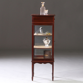 Vierkant display cabinet of vitrine met een kleine lade ca 1890 mahonie ingelegd (No.973115)