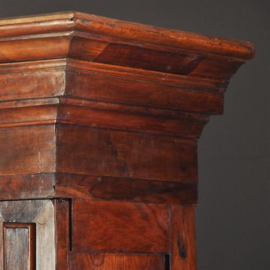 Antieke kast / Strakke Drente pastoorskast ca. 1690 in palissander (No.110562)