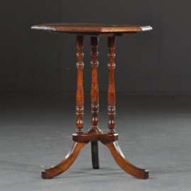 Antieke bijzettafels / Wijntafels / Engels achtkantig tafeltje ca. 1890 op gedraaide pootjes.  (No.530931)