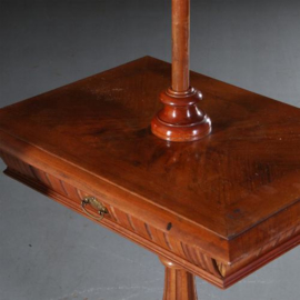 Antieke bijzettafels / Scheertafel met kandelaren ca. 1880 Noten met messing en facet geslepen spiegel (No.552846)