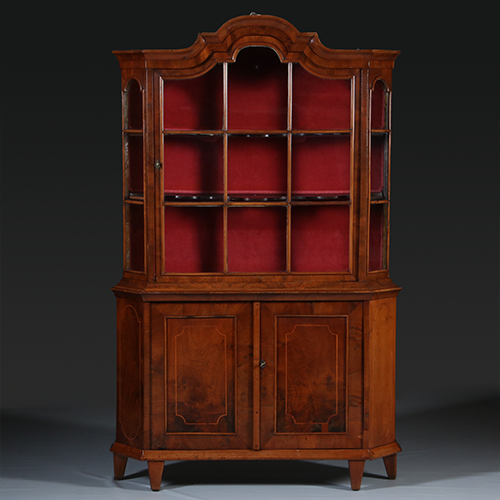 Elegante ondiepe Zilverkast of Porseleinkast wortelnoten ca 1750 rococo (No.300245)