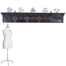 Renaissance wandrek of kapstok met 7 gestoken panelen 1640 en later (No.371410)