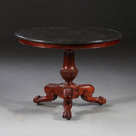 Antieke tafels / Center table / bijzettafel met "licht zwart" marmer blad ca 1825 in mahonie (No.880250)