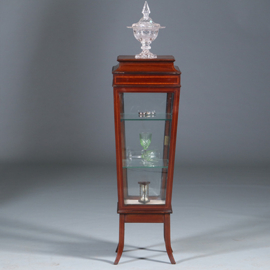 Elegante mahoniehouten Vitrinezuil met afsluitbaar deurtje  en inlegwerk (No.440530)#