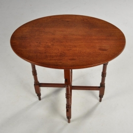 Antieke bijzettafels /  kleine salontafel Engels ovale opklapbaar ca. 1920 als een  "flap aan de wand" (No.532506)&
