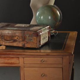 Antieke bureaus / Kersenhouten schrijftafel ingelegd met goud gestempeld leer 20e eeuw (No.460248)