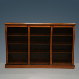 Lage en brede open-boekenkast noten met zwarte accenten ca 1880 (No.260610)