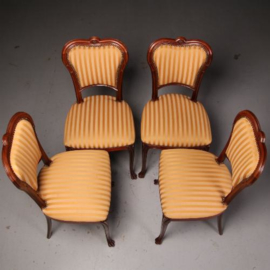 Antieke stoelen / Stel van 4 Hollandse Willem III stoelen met geel gestreepte stoffering op zitting en rug ca. 1870 mahonie  (No.541962)