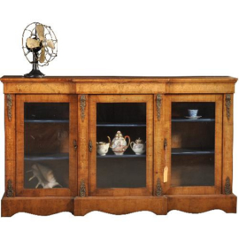 Antieke kast /  Blonde noten vitrine Credenza met breakfront ca. 1890 met originele ontwerptekening (No.430614)