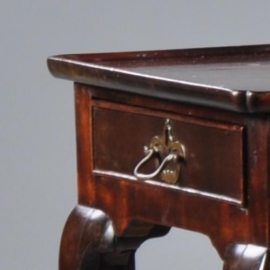 Antieke bijzettafeltje / Theetafel rococo ca. 1760 mahonie  aan elke korte kant een lade (No.792223)