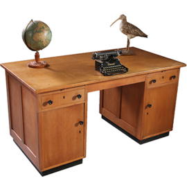 Antieke bureaus / Blond bureau Haagse School ca. 1920 met laden achter de deuren (No.891545)