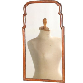 Historisch mooie antieke spiegels klein en groot ook schouwspiegels en soestersiegels in noten mahonie en eikenhout.