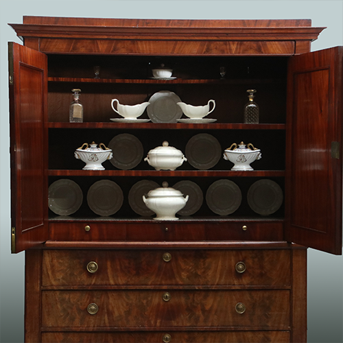 Strak ingetogen Haags kabinet ca 1825 in chic bloemmahonie  (No.301855)