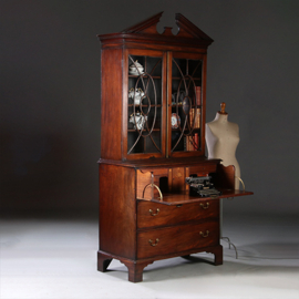 Boekenkast met bureau of buro bookcase ca 1825 met timpaan donker mahonie (No.211760)