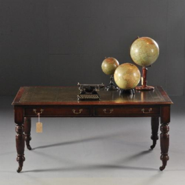 Antieke bureaus / Engelse partnerschrijftafel  in mahonie ca. 1880 met groen leer (No.582835)