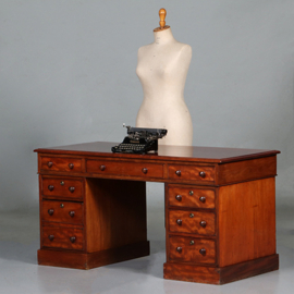 Engels mahoniehouten Victoriaans bureau ca 1870 met 8 laden in oude kleur (No.461530)