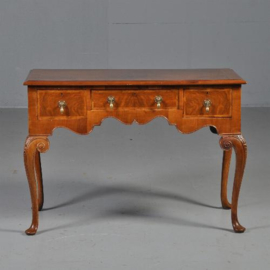 Antieke bureaus / wortelnoten schrijftafel / wandtafel / center table met drie laden 1880 Engeland (No.430622)