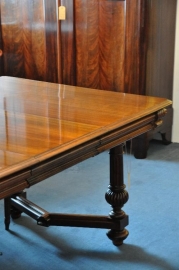 Antieke tafel / Franse coulissentafel in notenhout uitschuifbaar tot een lengte van 4,30 m. (No.474026)