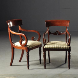 Antieke stoelen / Stel van 8 Engelse vroeg Victoriaanse eetkamerstoelen ca. 1840, 2 met armleuningen stoffering naar wens (No.172932)