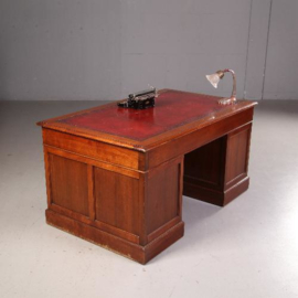 Antieke bureaus / Engels mahonie bureau ca. 1890 met 9 laden en rood leer ingelegd (No.541746)