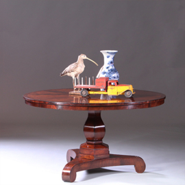 Grote ronde tafel tilttop bloemmahonie ca 1870 voor ruim 6 personen (No.991955)