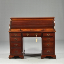 Antieke bureaus / Engels mahoniehouten rolluikbureau ca. 1860 fraaie patina en met het originele leer (No.503298)